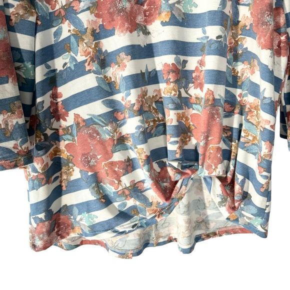 Moa Moa Plus Size 2X Blue & White Striped Floral Relaxed Fit Top Twist Hem EUC - Picture 8 of 12